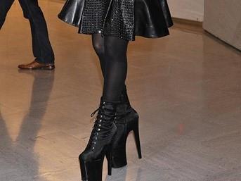 Tarihi yerlerde topuklu ayakkab giymek (Yunanistan)