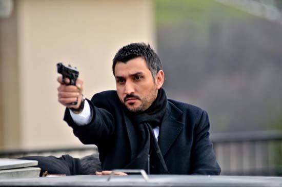 Drt yldr dizide rol alan Kayaolu, hayalindeki oyunculuk mesleine amaz sayesinde kavutuunu syledi.