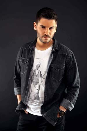 "ok kk yata almaya baladm. Camclk, berberlik gibi birok i yaptm. lkokuldayken pazarda su bile sattm...