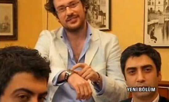 Trk tv tarihinin efsane dizisi Kurtlar Vadisi'nin 11 yldr senaristliini yapan ayn zamanda pana filmin ortaklarndan olan Bahadr zdener TV8 kanalnda Oylum Talu'nun sunuculuunu yapt Anlatacaklarm Var programnda vadiden neden ayrldn anlatt.