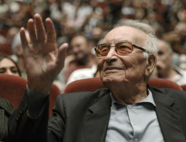 Bir sredir tedavi grd stanbul niversitesi stanbul Tp Fakltesi Hastanesi'nde 92 yanda hayatn kaybeden Yaar Kemal, bugn son yolculuuna uurlanyor.