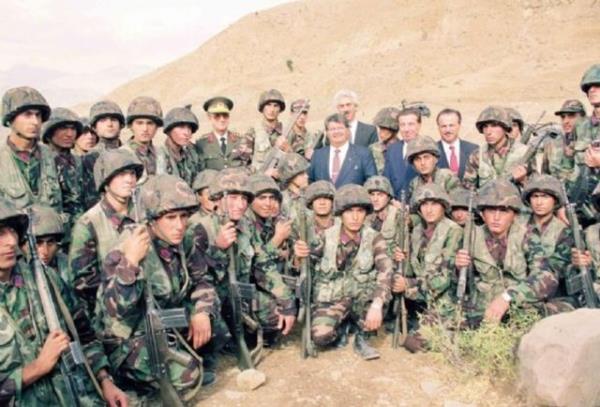 Cumhurbakanl, 8. Cumhurbakan Turgut zal'n vefat yl dnm dolaysyla Turgut zal'n fotoraflarn yaynlad.