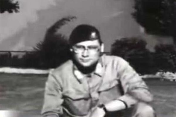 Melih Gkek askerde...