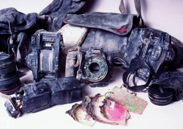 O birinci kuledeki felaketi ekerken, ikinci kule de ykld ve Biggart`n cesedine ve kamerasna 4 gn sonra ulald