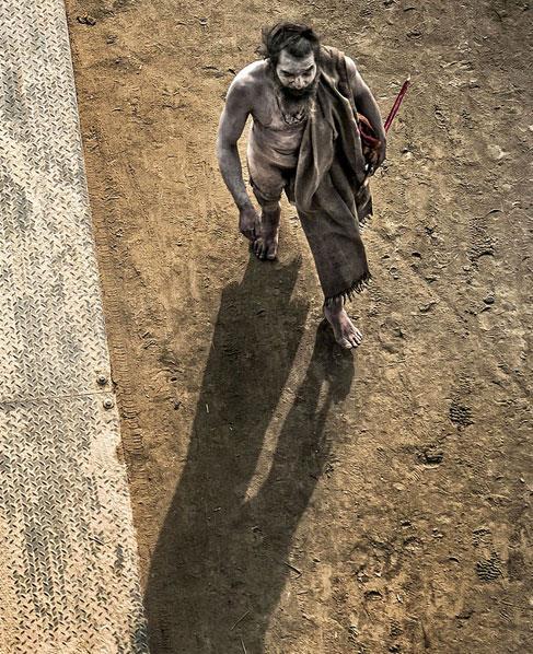 Cristiano Ostinelli, Hindistan'n Varanasi ehrinde yaayan ve lleri yemeleriyle nl Aghorileri fotoraflad.