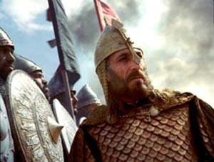 Gnlleri fethet! Gler yzl olup yzn asmazd. nsanlar hakknda iyi szler sylenmesini ister, kendisi de seviyesi dk ve kaba szler sarf etmezdi. Sultan&#8217; Kuds&#8217;te ziyaret eden mehur lim Abdllatif el-Badd onun hakknda u szleri sarf etmitir: &#8220;Huzuruna vardmda gzleri heybet, kalpleri muhabbetle dolduran bir hkmdar grdm. Arkadalar ona benzemeye alyorlar, birbirleriyle iyilikte yaryorlard. Huzuruna ktm ilk gece meclisini limlerle dolu buldum. Bu limler eitli ilim dallarnda konuuyorlard. nsanlar, onda peygamberlerde grdkleri meziyetlere benzer zellikler grdler. yi, kt, Mslman ya da kfir olsun herkes tarafndan seviliyordu.&#8221;