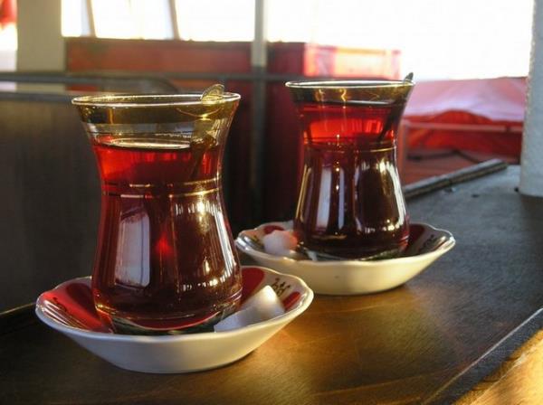 5000 yl ncesine kadar gidebildiimiz ayn tarihi zerine bir ok efsane var, dilden dile dolaan. ayla ilgili ilk bilinen efsane in&#8217;de geiyor; M.. 2700'l yllarda tp bilimine merakl olduu bilinen in mparatoru Shen Nung, scak su imenin sala olan olumlu etkilerini gzlemlemesi ile balyor.