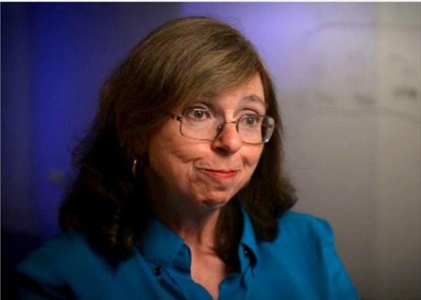 28. Edith Stern <br>    Daha 5 yandayken babas Edith'e Britannica Ansiklopedisini okuttu. 203 IQ'ya sahip olan Edith 12 yanda niversitedeydi ve 15 yana geldiinde niversite seviyesinde matematik retiyordu.