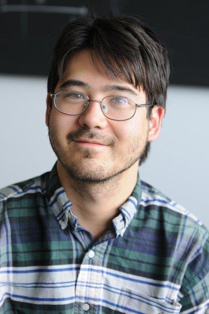 19. Christopher Hirata <br>    Astrofizikiye dnen ocuk dahi Christopher Hirata 225 IQ'ya sahipti ve 13 yanda 1996 Uluslararas Fizik Olimpiyatlar'n kazanarak kazanan en gen yarmac oldu. Bir yl sonra California Teknoloji Enstits'ne girdi.