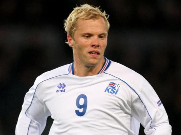Eski Fin futbolcu Sami Hyypia ve Chelsea'nin eski golcs Eidur Gudjohnsen babalaryla ayn takmda oynama ansna erien futbolculardan...