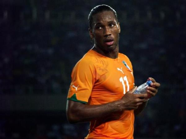 Fildiili golc Didier Drogba, kariyerinin ilk yllarnda Fransa Milli Takm'ndan ald teklifi takmda kendine yer bulamayaca dncesiyle geri evirdi.