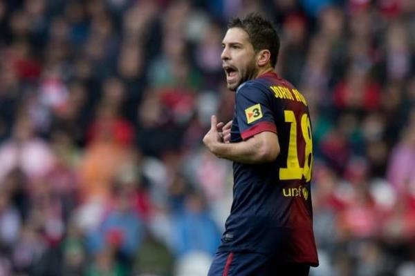25 yandaki Jordi Alba'nn hala ehliyeti yok. Antrenmanlara ise babasyla gidip geliyor.