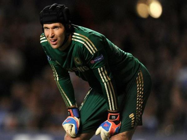 Chelsea'nin ek kalecisi Petr Cech ngilizce, Portekizce, spanyolca, Franszca ve doal olarak ana dili olan eke'yi akc bir ekilde konuabiliyor.