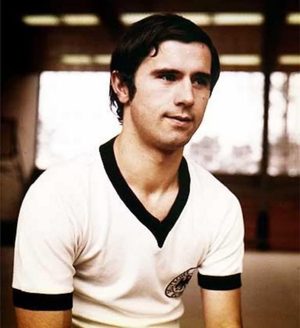 Mark Van Bommel, Hollanda Milli Takm'nn eski teknik direktr Martin van Marwijk'in damad.