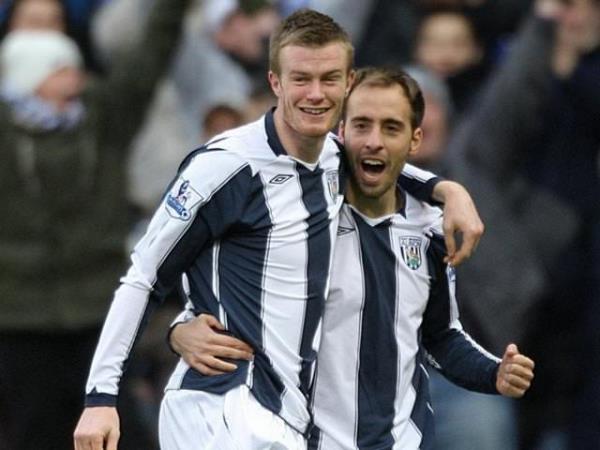 Sheffield Wednesday'in golcs Chris Bunt enerjisini korumak iin devre arasnda jelibon aycklardan yiyormu. spanyol basn geen yl Barcelona'nn speryldz Lionel Messi'nin de matan sonra jelibon yediini ifade etmi ve Arjantinli yldz da bir rportajnda jelibona olan tutkusundan bahsetmiti.