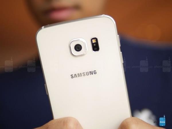 Facebook ve WhatsApp uygulamalar nceden ykl olarak gelecek.