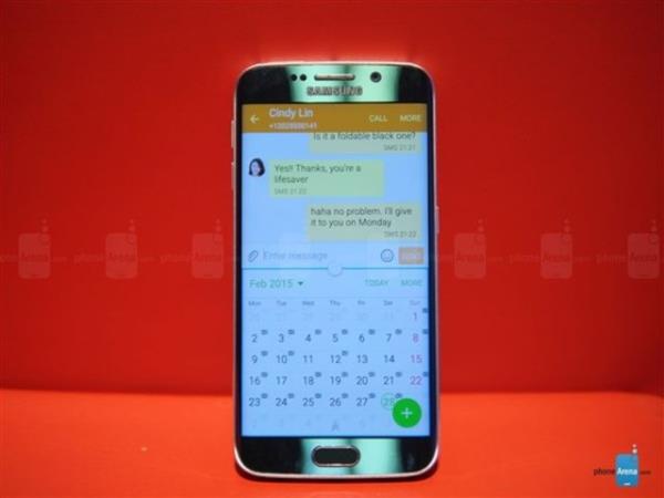 Galaxy S6 Edge&#8217;in 32 GB, 64 GB ve 128 GB olmak zere  eit depolama seenei mevcut ve herhangi bir harici SD kart ile genileme zellii bulunmuyor.