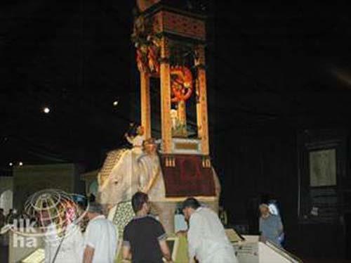 ML SSTEM  <br>  Dz hareketi dner harekete eviren mil sistemi de ilk kez bir slam bilgili olan El Ciziri tarafndan gelitirilmi ve iten ateli motorun icadna kadar tm dnyadaki mekanik cihazlarn temel presibini oluturmutu.