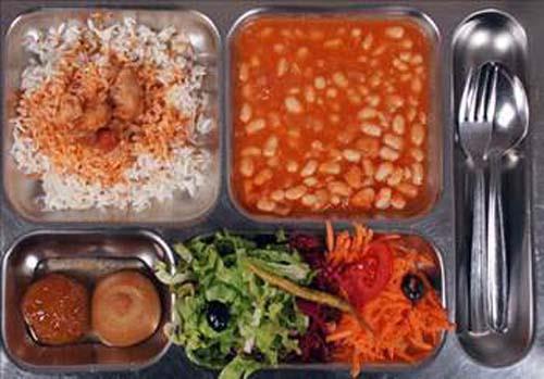 bni Nafi'nin mens orba, ardndan balk ya da et, onun da ardndan meyve ve erezden oluuyordu. Avrupa'ya ilk cam bardaklar da bu dnemde geldi.