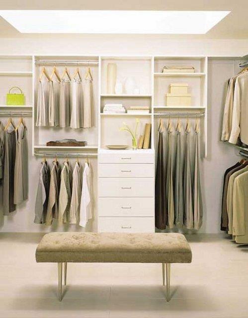 9. Dolabnzda her zaman aktan koyuya doru bir dzen olsun ve ak kyafetleri soldan dizmeye balayn. Bu sayede daha kolay seimler yapabilirsiniz.