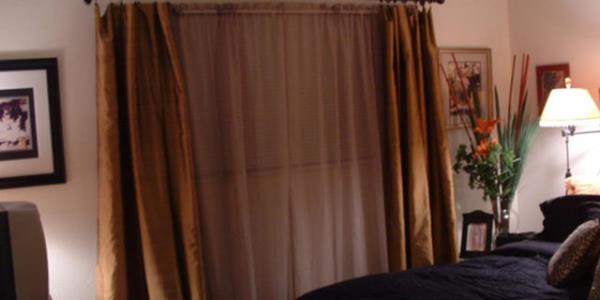 25-Perdeleri kapal tutun. Grlt szmasna kar pencerelerinizin izolasyonunu glendirin.