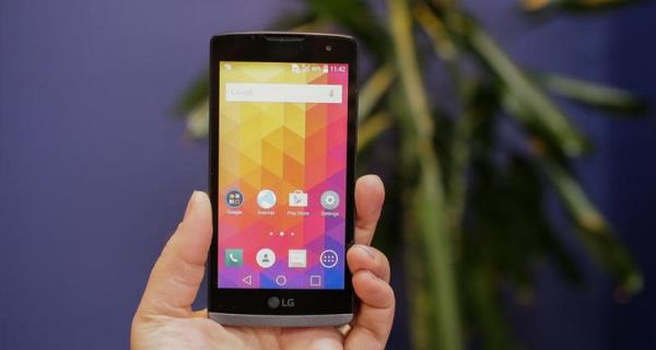 LG LEON - 4.5 in 480x854 piksel ekran, 4 ekirdekli 1.2GHz ya da 1.3GHz hza sahip ilemci, 1GB RAM, 8MP arka, 1MP n kamera, 8GB depolama alan (+MicroSD), 1900 mAh batarya