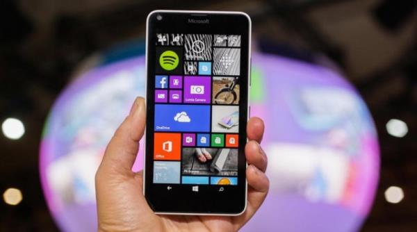 MICROSOFT LUMIA 640 - 5 in HD IPS LCD ekran, 4 ekirdekli Qualcomm Snapdragon 400 ilemci, Adreno 305 grafik ilemcisi, 1GB RAM, 8MP arka, 1MP n kamera, 8GB depolama alan (+MicroSD), 2500 mAh batarya
