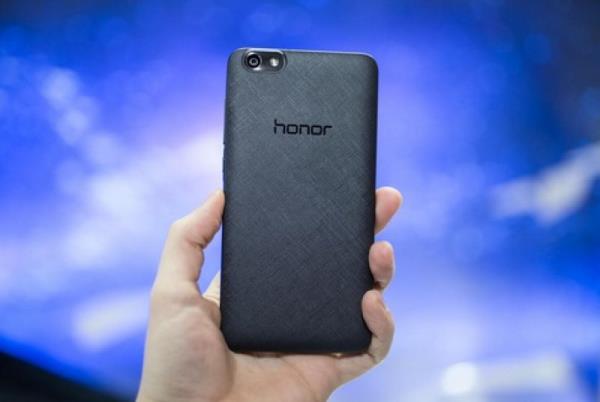 HAUWE HONOR 4X - 5.5 in HD IPS LCD ekran, 8 ekirdekli Qualcomm Snapdragon 410 MSM8916 ilemci, Adreno 306 grafik ilemcisi, 2GB RAM, 13MP arka, 5MP n kamera, 8GB depolama alan (+MicroSD), 3000 mAh batarya