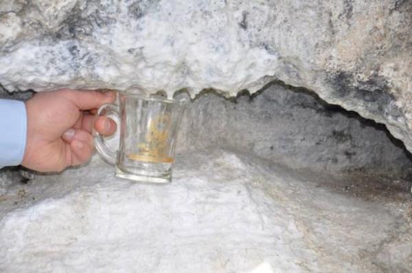 ESRARENGZ ST KONUAMAYAN OCUKLARA FA OLUYOR<br>    Uluabat&#8217;ta yaz aylarnn kurak olduunu, buna ramen stn yine Cuma gnleri aktna dikkat eken Hamamc, &#8220;Yazn scakta ate gibi hava olmasna ramen yine de st akyor. Yetkililere syledik, &#8216;geleceiz&#8217; dediler ama gelmediler. Tarlann ortasnda yol yok, geit yok. Traktrlerle amurda buraya geliyoruz. ocuklarn itii anne st bu&#8221; diye konutu.