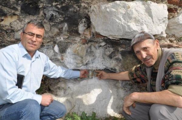 Akan st gzlere ve aryan yerlere, konuamayan ocuklara iyi geliyor. Allah tarafndan len kadnn st akyor. Kesinlikle kire falan deil, konuamayan ocuklara da iyi geliyor&#8221; dedi.