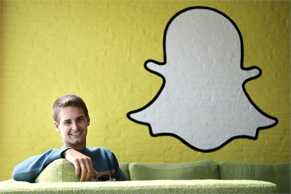 1- Evan Spiegel  <br>  Sosyal paylam sitesi SnapChat'in kurucusu Evan Spiegel, Forbes'un listesindeki en gen milyarder oldu. Henz 24 yanda ama kiisel serveti 1,5 milyar dolar.