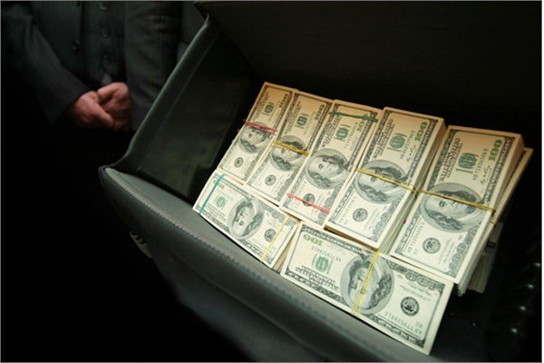 Forbes dergisi henz 40 yana gelmeden milyarlarca dolar kiisel servete sahip olan genleri sralad. te dnyann en gen 10 milyarderi...