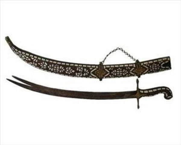 H�lya Tezcan, g�mleklerde S�leyman M�hr�’n�n saltanat�n ebediyetini temsilen kullan�ld���n� ve , Hz. Muhammed ve Hz. Ali isimlerinin �o�unlukla bir arada an�ld���n� tespit etmi�.