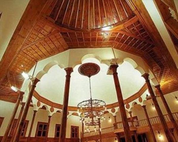 Allah’�m sevgimi kulun Mustafa’n�n g�nl�ne ver! T�ls�ml� g�mlekler sadece padi�ahlar ve �ehzadeler i�in yap�lmam��. Saray �evresine yak�n pa�alardan �zellikle makam h�rs� olanlar da kendileri i�in g�mlek haz�rlatm��lar. Onlardan biri Moral� Hasan Pa�a, g�mle�inin �zerine ��yle yazd�rm��: “Allah’�m senden sevgimi, muhabbetimi kulun Mustafa’n�n g�nl�ne vermeni dilerim.