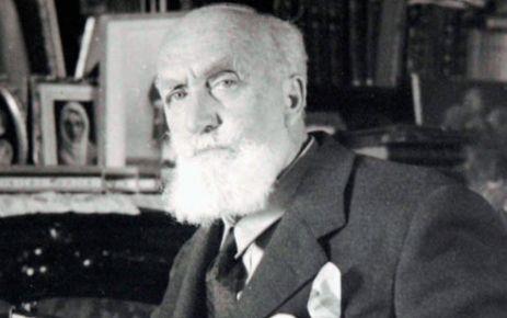 Kimbilir hasretli anlar�mda bu h�reli ta�a bakarak, g�zel �ehrimin resmini, yedi as�r sonra y�k�lan muazzez oca��n harabelerini ve k���kl���m ge�en sevgili bir yuvay� g�recektim.