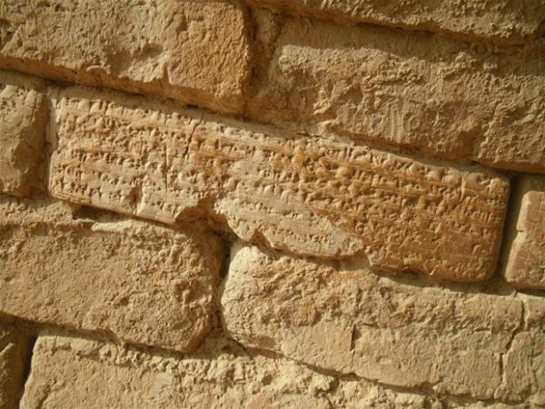 Alfabe (M. 4000 - 1200)  <br>  nsann konumasnn ardndan bilgileri kaydetmeyi salayan alfabe, konumadan sonraki en byk atlmdr.