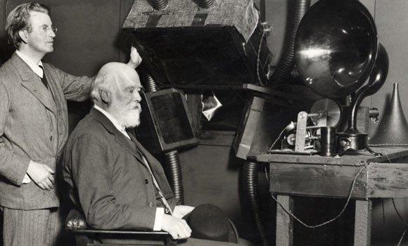 1895 ylnda 2.5 km bir mesafeye sinyaller gnderdi. 1901 itibariyle, Atlantik okyanusundan iletiimi baard.