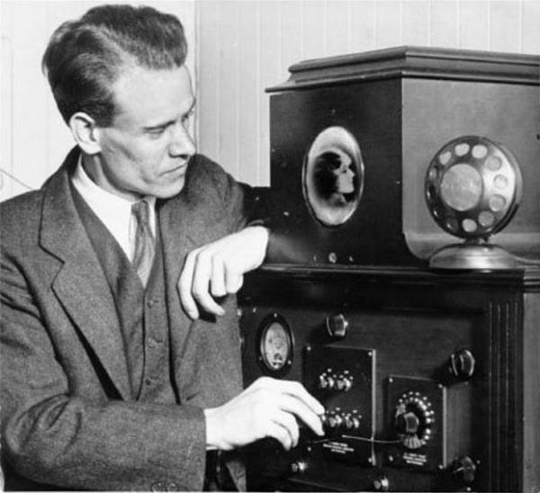 Baird'in televizyon sisteminde mekanik olarak dndrlen diskler kullanmasna karn ayn dnemde Marconi - Emi sistemi gibi elektronik olarak ileyen rakip sistemler de retildi.