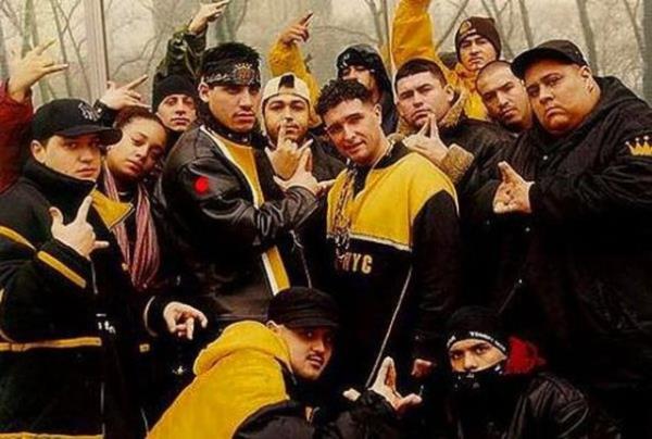 Latin Krallar<br>    Genel kan, Latin Kingsin dnyadaki en organize Latin etesi olduu ynnde. Dier etelerden ayrlan belli bal zellikleri olan bu etenin, ok detayl bir anayasas bulunmaktadr.