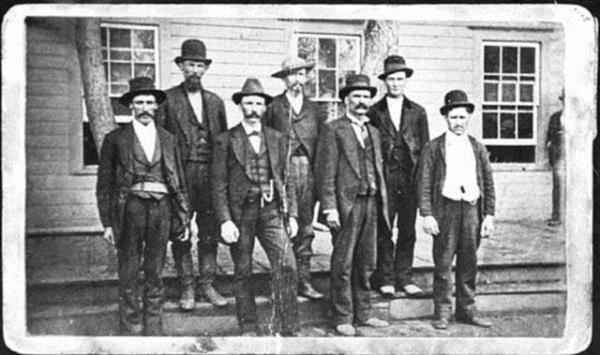 iddetin ok benimsenmedii baka bir ete olan James-Younger'n en iyi yapt i para almakt.