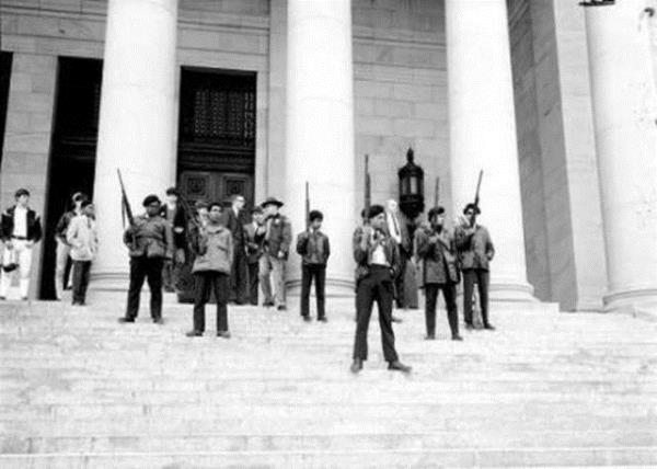 Black Guerrilla Family<br>    1966 ylnda kurulan ve fazlasyla politik olan bu etenin temel hedefi Amerikan Hkmeti'ni devirmekti.