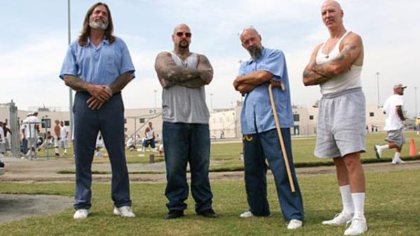 Mottolar 'kan ieri, kan dar'dr. Anlam eer bir eteye girmek istiyorsan kan dkmek zorundasn ve o ete senin hayatndr, tek k yolun ise lmdr. Gerekten de dedikleri gibi eteden ayrlmak istersen, genelde lerek kabilirsin.