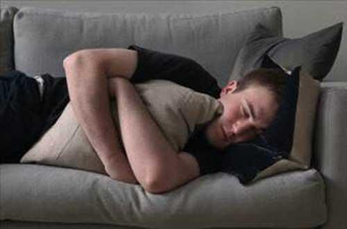 Dorak, vcudun hcre yenileyici ve baklk sistemi dzenleyici melatonin hormonunu gece karanlkta salgladn hatrlayp uyaryor: "Karanlkta uzun ve dzenli uyku bu salgy ve kansere bakl artryor. Krlerde kanser riski bu yzden az"