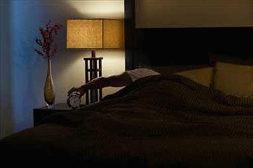 Gece 23.00 ila 03.00 arasnda salglanan ve vcudun savunma mekanizmasn glendirip, yalanmay geciktiren bir hormon var: Melatonin. Ve sadece gece ve sadece teknolojinin btn fileri ekilince devreye giriyor.