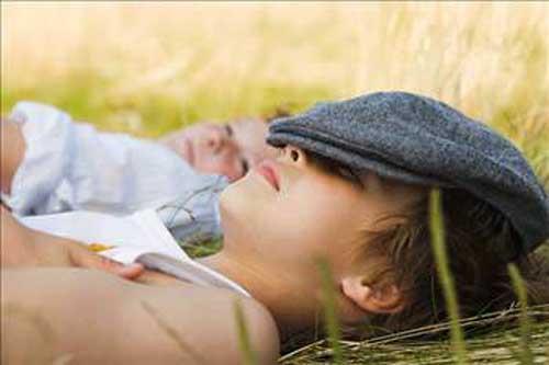 ocukken oumuz anneannelerimiz ya da annelerimizin syledii "uyusun da bysn ninniiiii" ezgileriyle 'bydk'. Hep sylenir, "Vcut uykuda dinlenir, yenilenir" diye.