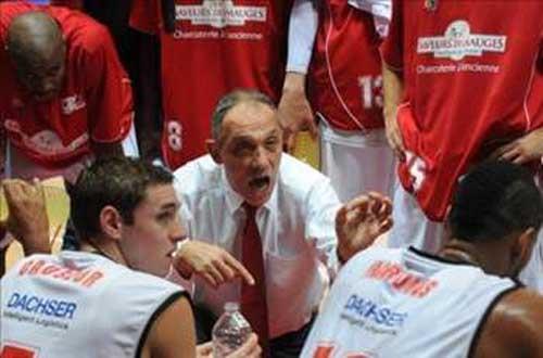 Erman Kunter, 1988 ylnda Fenerbahe formasyla Hilalspor karsnda 153 say atarak rekor krarken, ilk yarda da att 81 sayyla bir devrede en fazla say reten basketi olarak da tarihe geti.