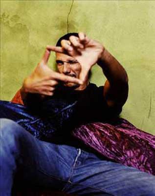 Hayal eder ve retir.