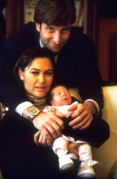 Hlya Avar ve Kaya ilingirolu'nun kz Zehra