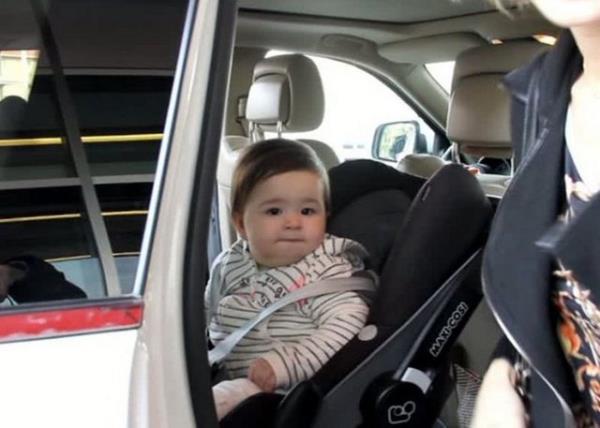 Yok byle benzerlik  brahim Tatlses&#8217;in kz Elif Ada geen gnlerde atelenince annesi Ayegl Yldz tarafndan hastaneye gtrld.