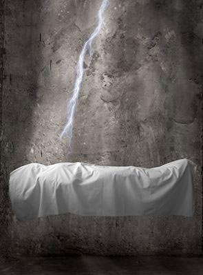 lk ryen organlar ise gz, beyin, mide ve barsaklar. Ceset iman ise daha abuk rrken, bebekler ve tuzlu suda boulanlar daha ge ryor. En ge ryen ksmlar ise kalp, mesane, bbrek ve rahim. Rahmin rmesi aylarca sryor.